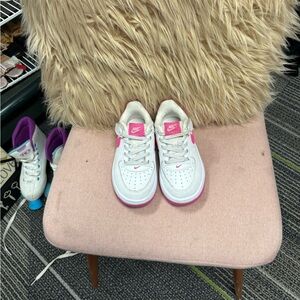 Nike Kids Sneakers in White and Pink